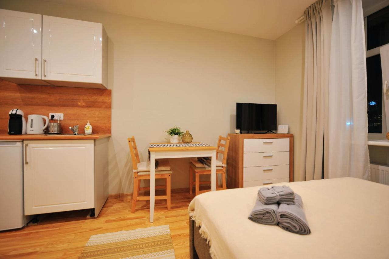 Central Comfort At Hanzas Residence, Stay Near Cafes, Bars, Museums & Esplanade รีกา ห้อง รูปภาพ