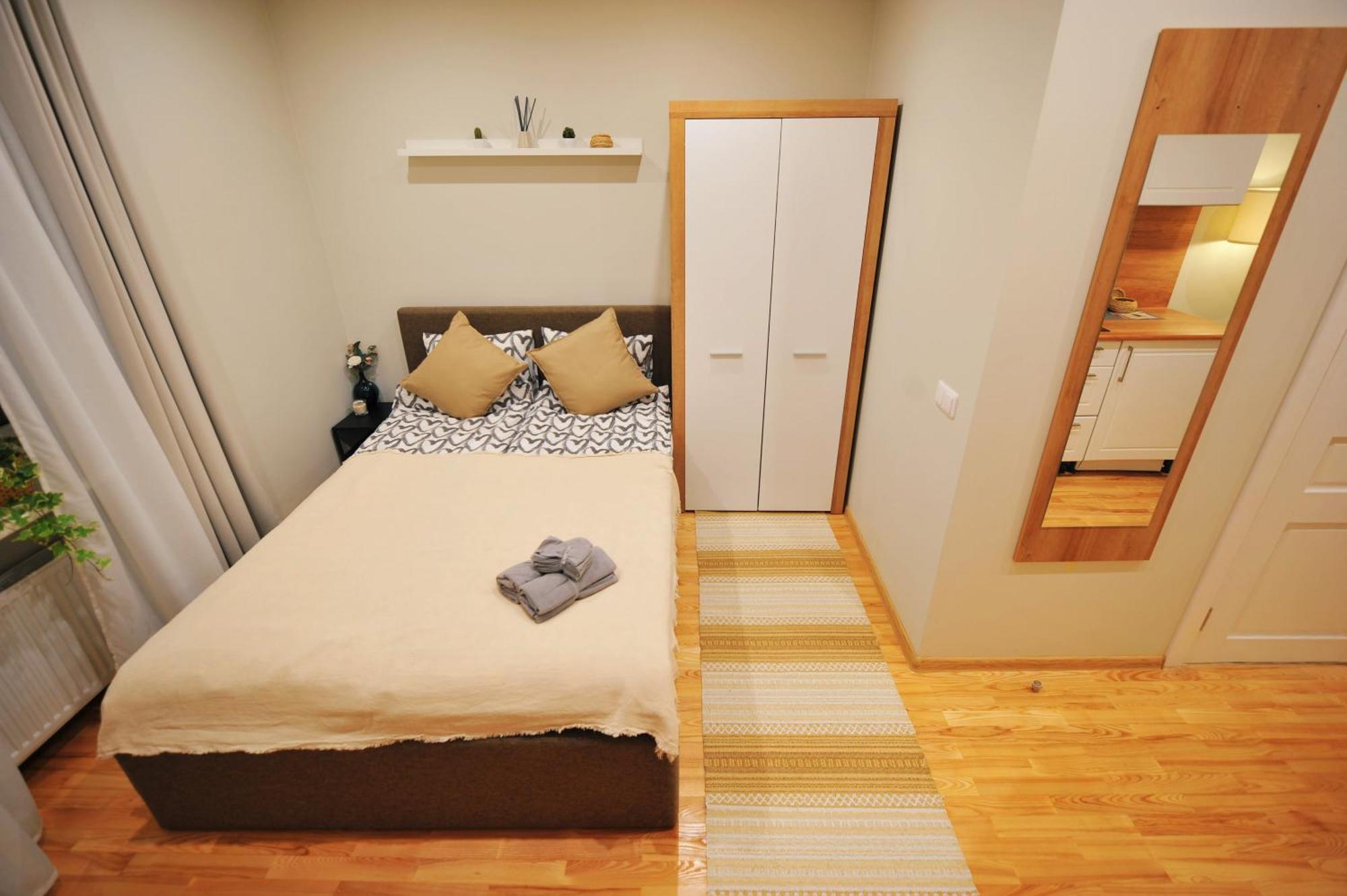 Central Comfort At Hanzas Residence, Stay Near Cafes, Bars, Museums & Esplanade รีกา ห้อง รูปภาพ